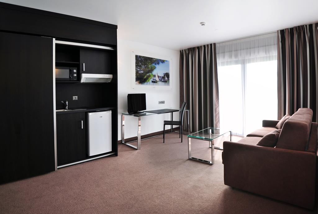 Golden Tulip Pornic Suites- Appart Hotel Екстер'єр фото
